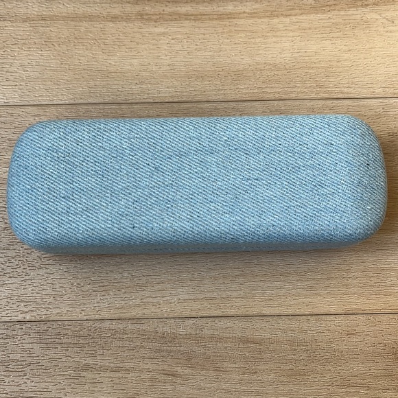 Guess Case - Picture 3 of 4